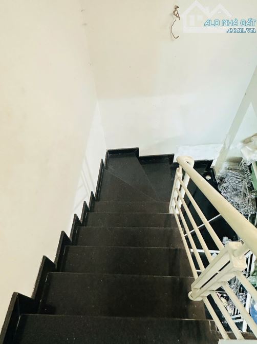 Nhà MT giáp Phan Đăng Lưu- Gần Q1 - dưới 200tr/m2 - 4 PN - MT KD - xây cao tầng - 2