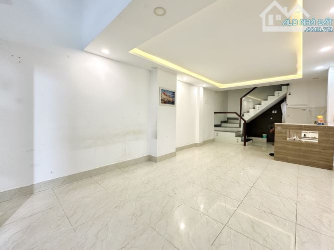 HIẾM - PHAN VĂN TRỊ, P11, BÌNH THẠNH - HẺM NHỰA KINH DOANH - Ô TÔ TRÁNH - 5 TẦNG - (4x10) - 2