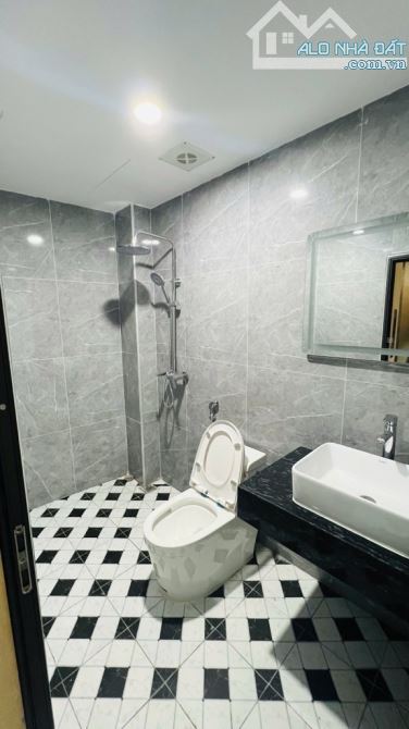 Bán nhà đẹp thang máy Ngã Tư Sở! 30m2 x 5 tầng 4p4wc 8..tỷ - Dân xây mới, gần phố - 3