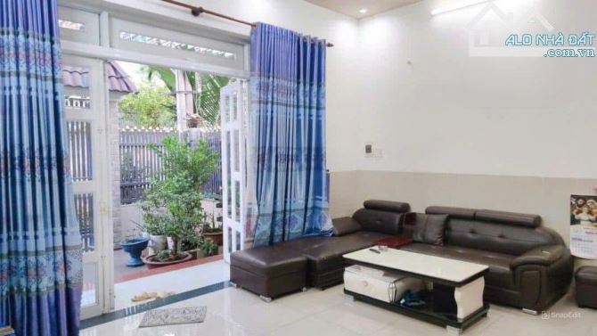 Bán Gấp..5,5 tỷ. Nhà 1T1L đẹp góc 2MT xây tâm huyết P. Tam Hoà. 6x22m. Đường 7m. - 8