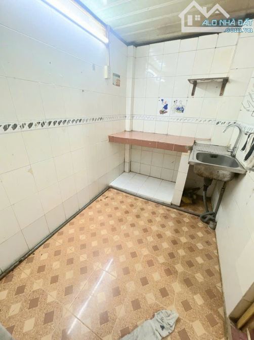 SÁT MẶT TIỀN XE HƠI Q4 DIỆN TÍCH 57 M2 CÓ 70 TRIỆU M2 - 3