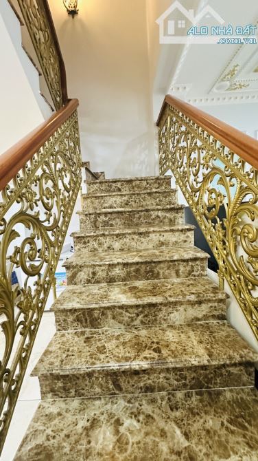 BIỆT THỰ PHONG CÁCH CHÂU ÂU- GIÁP TÂN PHÚ- NGANG GẦN 9M - 3