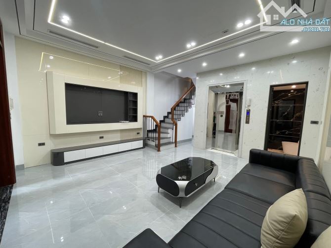 Hiếm!Bán nhà phân lô Huỳnh Thúc Kháng dt 34m,mt 5,2m,ô tô đỗ cửa - 2