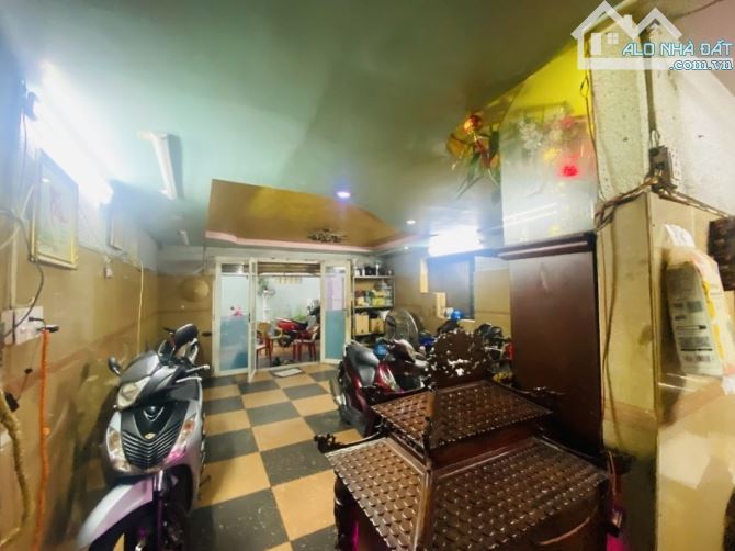 MẶT TIỀN NGUYỄN TRÃI QUẬN 5, LỀ 5M 158M2 NỞ HẬU 9M. GIÁ ĐẦU TỪ 240TR/M2 CÒN TL - 3