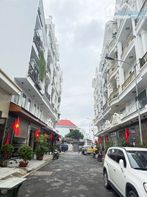 Nhà đẹp lòng lanh khu phân lô Trần thị hè hiệp thành q12 - 3