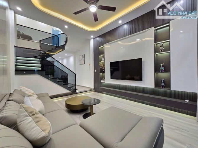 3TY120 MT ĐƯỜNG CAO THẮNG QUẬN 3 SHR DT 72M2 - 3