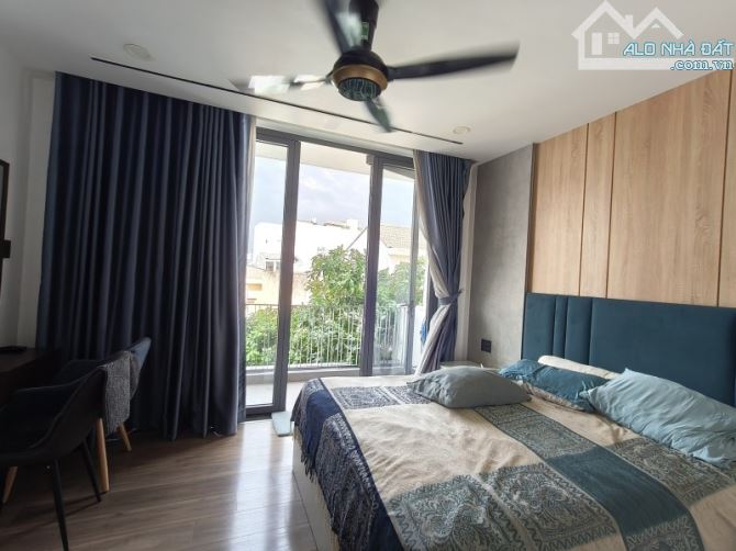 Bán nhà Thủ Đức, đường Số 3, 97m2, 4 tầng, 4PN, SH, giá 12.8 tỷ. LH: - 3