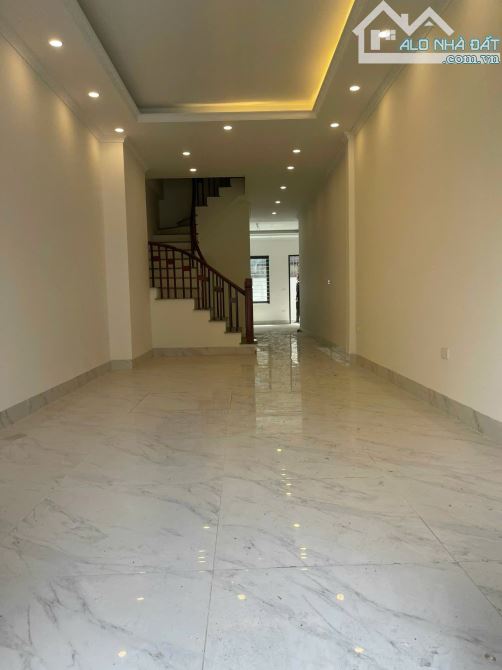 DUY NHẤT 1 CĂN TẠI LONG BIÊN - DÂN XÂY 78M2 - 4 TẦNG - 4 NGỦ - 8,3 TỶ CÒN TL - NGÕ NÔNG - 3