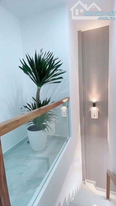 SIÊU PHẨM - SÁT QUẬN 1 - Chủ cần sang tên gấp nhà đường Lê Văn Duyệt phường 1 BT chỉ 5,9tỷ - 3