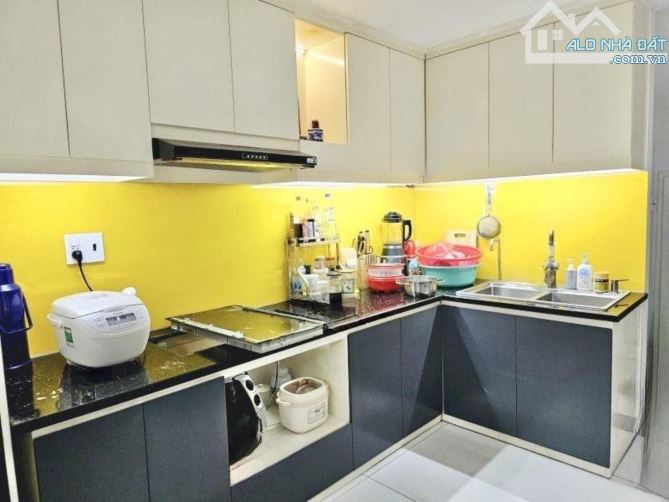 BÁN NHÀ HẺM 8m ĐƯỜNG CMT8 QUẬN TÂN BÌNH. - DT 48m2-4tầng BTCT-Giá 11tỷ - 3