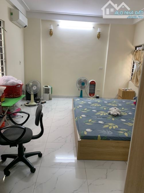 Cho thuê nhà nguyên căn ở An Thắng, Biên Giang, Hà Đông. DT 33m x 4 tầng, giá 6tr - 3