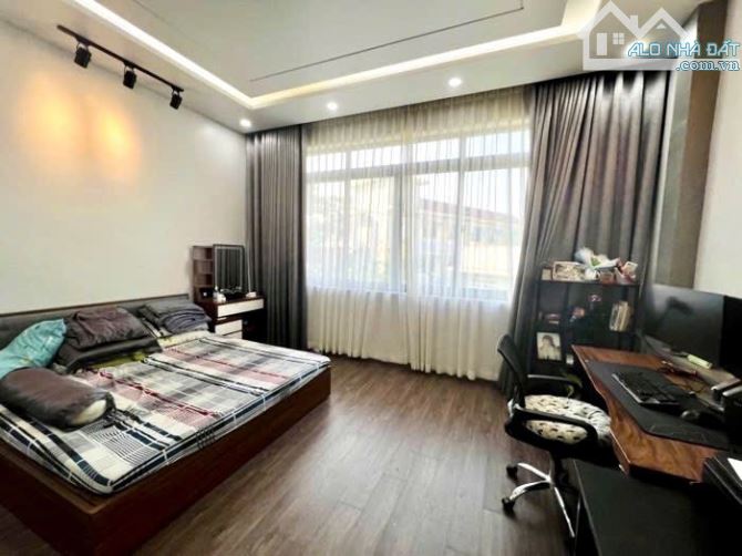 Mặt tiền kinh doanh - Đường 10m thông khắp nơi - 70m2 - 4 Tầng 4PN- 8 tỷ 3 - 3