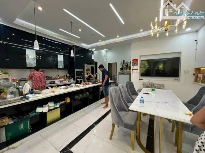 Bán căn Biệt Thự đẹp gần Cơ Sở 5 Lạc Hồng, Bửu Long, Biên Hòa, 300m2, giá 11 tỷ. - 4