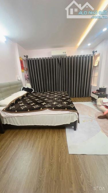 TRUNG TÂM CẦU GIẤY 40M x 5T,Mt 4M GIÁ 10.3 TỶ Ô TÔ QUA NHÀ ĐỖ CỔNG NGÕ THÔNG TỨ TUNG - 4