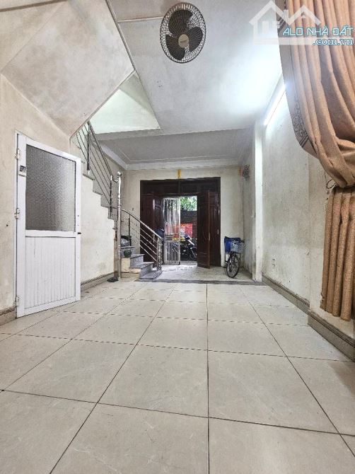 Duy nhất 1 căn- Bán Gấp Nhà 4T Văn Điển, 35m, 4,96ty, 3 bước ra QL1A, chợ trường - 4