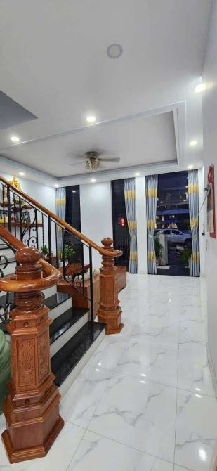 BIỆT THỰ KDC CÁT LÁI - 10,8 tỷ—83m2(5,2*16) —3 tầng - 4