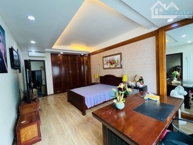 V.IP BTHƯ MINI . 4TÂNG BTCT. 120M2 (120M2) SỔ VUÔNG. 5PN . 6WC . FULL NỘI THẤT . - 4
