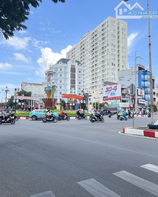 CỰC PHẨM QUẬN 11 -  NGAY VÒNG XOAY HOÀ BÌNH - NHÀ ĐẸP 2 TẦNG, CHỈ HƠN 4 TỶ - 4