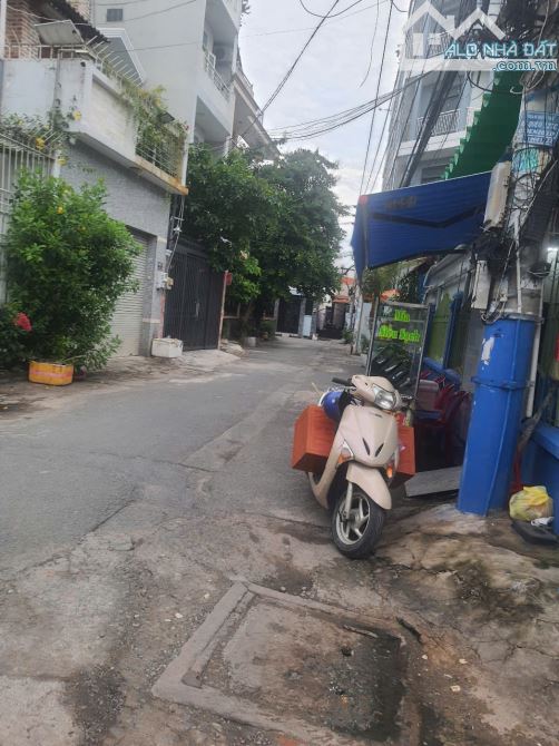 Tân Phú hẻm 6m nhựa - 148m2 - ngang gần 7m - mua tiện xây mới mới 5 tầng - 15 tỷ - 4