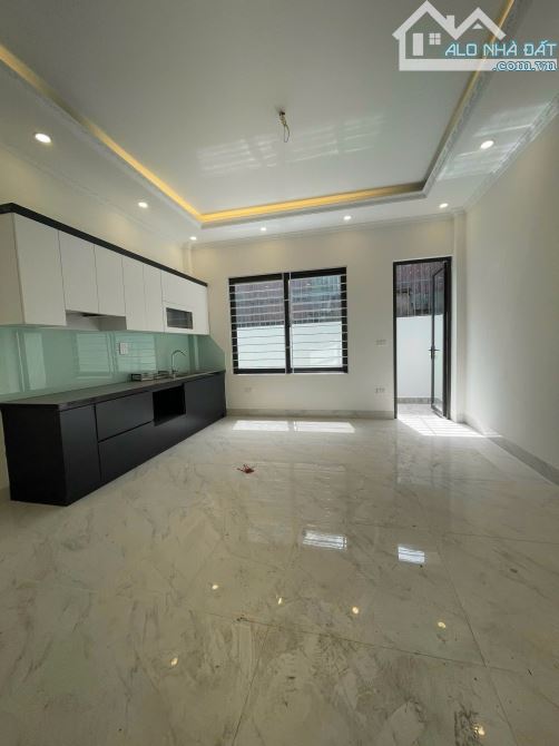 DUY NHẤT 1 CĂN TẠI LONG BIÊN - DÂN XÂY 78M2 - 4 TẦNG - 4 NGỦ - 8,3 TỶ CÒN TL - NGÕ NÔNG - 4