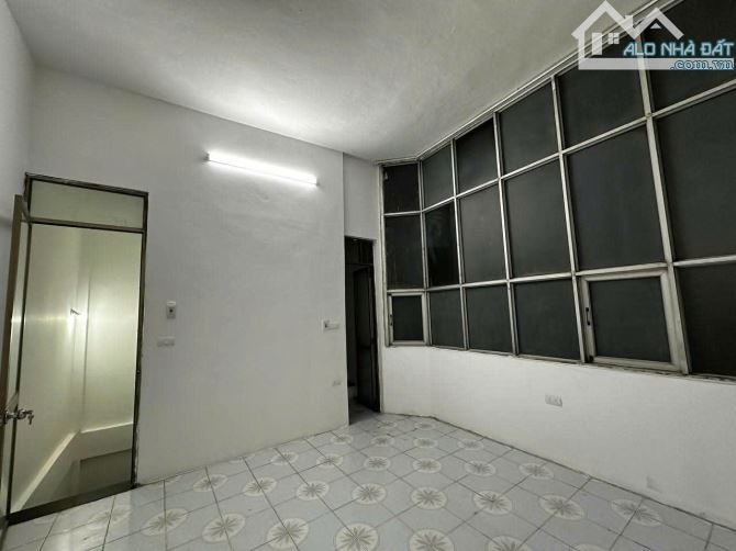 Cho thuê Nhà Đầu Phố - Gốc Đề, Phường Minh Khai, Quận Hai Bà Trưng. DT 20m x 4 tầng. giá - 4