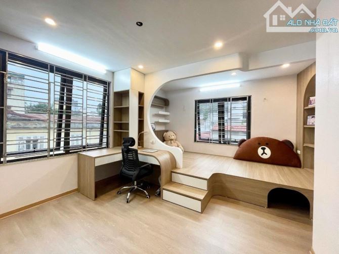 Hiếm Có - Phố Cổ - Ở Ngay - Đào Duy Từ - Hoàn Kiếm - Dt:30m2/5tầng/4,7mMT*16tỷ - 4