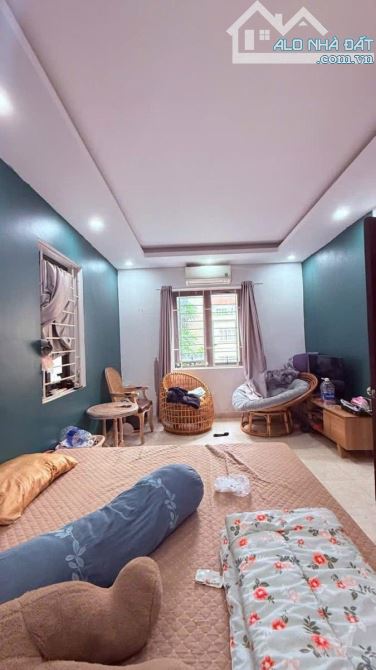 NHÀ DÂN XÂY VÕ CHÍ CÔNG CẦU GIẤY 52M x 5T,Mt 8.6M GIÁ 10.5 TỶ 4 MẶT THOÁNG 15M RA Ô TÔ - 5