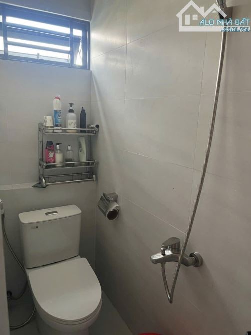 NHÀ MT ĐƯỜNG 8M và MẶT HẺM BÊN HÔNG - 5