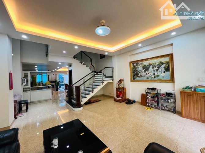 V.IP BTHƯ MINI . 4TÂNG BTCT. 120M2 (120M2) SỔ VUÔNG. 5PN . 6WC . FULL NỘI THẤT . - 5