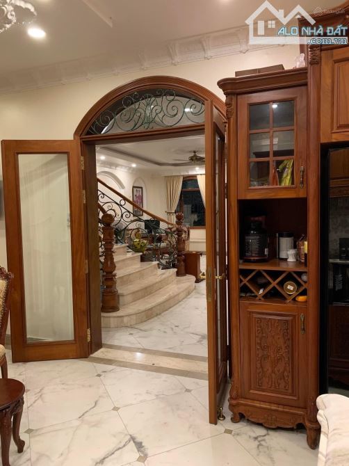 (Hiếm có) biệt thự đường Trường Sơn - ngang khủng (10 x 30m) - 4 tấm -khu an ninh yên tĩnh - 5