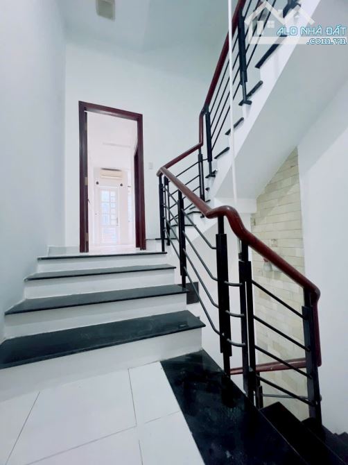 BÁN NHÀ MẶT TIỀN HẺM KINH DOANH 4 TẤM GIÁ 6Tỉ KHU DÂN CƯ GẦN CHỢ 200 XÓM CHIẾU - 5
