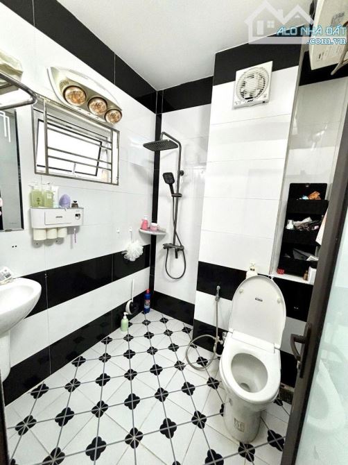 Hiếm Có - Phố Cổ - Ở Ngay - Đào Duy Từ - Hoàn Kiếm - Dt:30m2/5tầng/4,7mMT*16tỷ - 5
