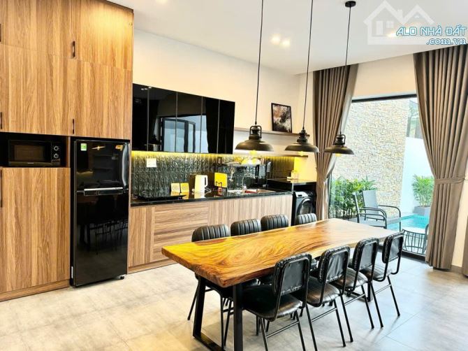 Bán Villa cao cấp 190m2 ngang 7m5  MT Võ Nguyên Giáp gần Furama Hồ Xuân Hương chỉ 3x - 6