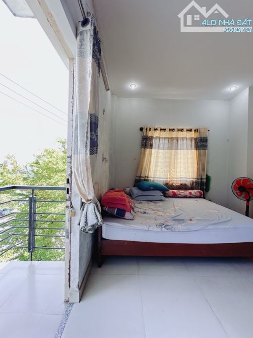 Cần bán nhà TTT Q4. Gara OTO. 4T. 5PN. MT 7m. 85m2. Giá nhỉnh 8 tỷ có TL - 7