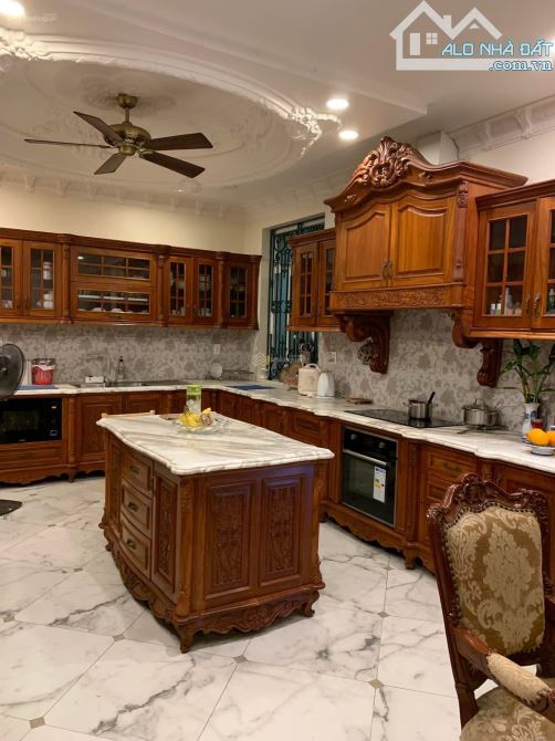 (Hiếm có) biệt thự đường Trường Sơn - ngang khủng (10 x 30m) - 4 tấm -khu an ninh yên tĩnh - 8
