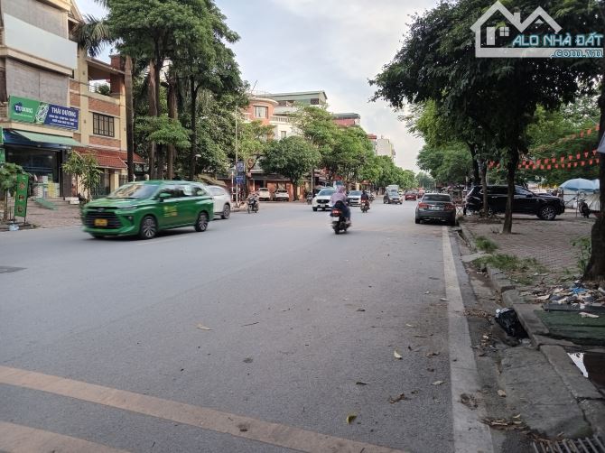 Bán đất mặt phố VIP Nguyễn Cảnh Dị DT 325m2, MT 16m, Giá 240 tỷ