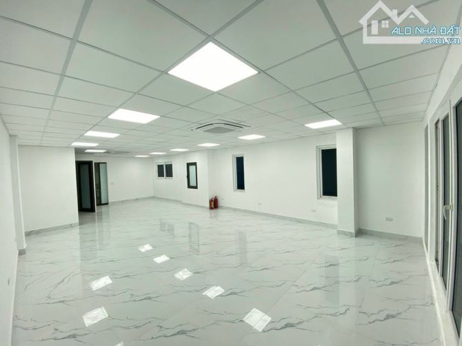 Bán tòa nhà 8 tầng mặt phố Nguyễn Hữu Thọ 84 tỷ