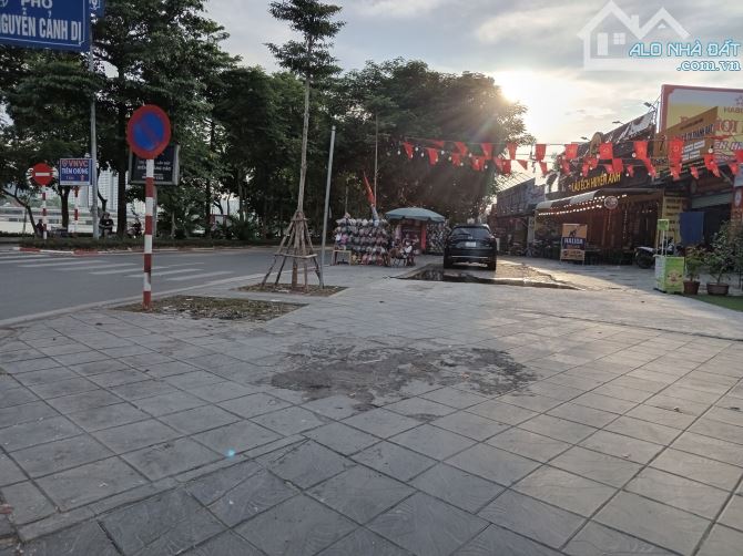 Đất mặt phố Nguyễn Hữu Thọ, lô góc, 1 mặt phố 1 mặt ngõ ô tô, 435m2 mặt tiền 21,8m, 145 tỷ