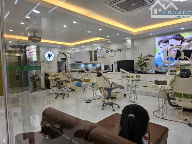 Bán nhà MP Nguyễn Hữu Thọ, lô góc vỉa hè, kinh doanh, thang máy, 120m 7T, MT 8m, giá 97 tỷ