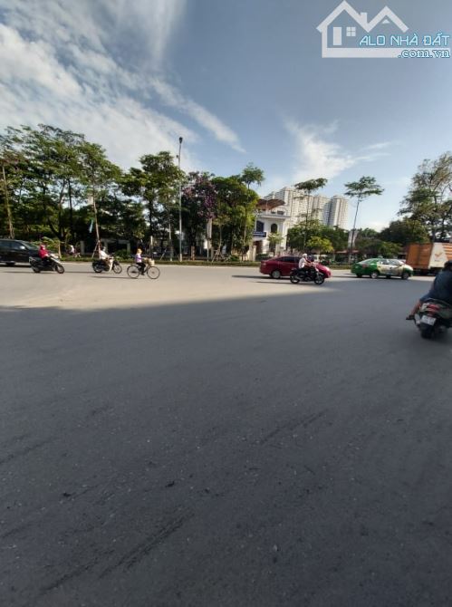 Bán nhà mặt phố Nguyễn Hữu Thọ, view hồ Linh Đàm, sổ đỏ 504m2, mặt tiền 26m Giá 165 tỷ