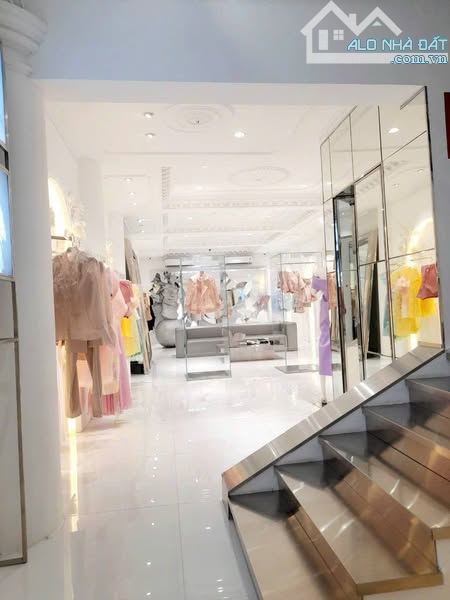 Nhà 5T mặt phố Nguyễn Hữu Thọ - mặt hồ Linh Đàm view đẹp nhất phố, DT 150m2 MT 7,5m 114 Tỷ