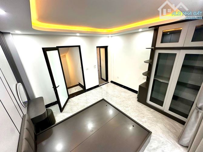 💥NHÀ  VIP PHỐ TRẠM LONG BIÊN, DT 40M2, NGÕ NÔNG GÀN PHỐ, VÀI BƯỚC Ô TÔ TRÁNH,GÍA 6.X TỶ