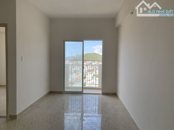 Bán căn hộ view xéo biển, có sẵn nội thất, sổ đỏ sở hữu lâu dài giá chỉ 1 tỷ 890 triệu - 1