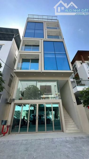 🏢 CẦN BÁN TÒA NHÀ 7 TẦNG – VỊ TRÍ VIP TRUNG TÂM SƠN TRÀ – NGAY CẠNH MONARCHY 🏢