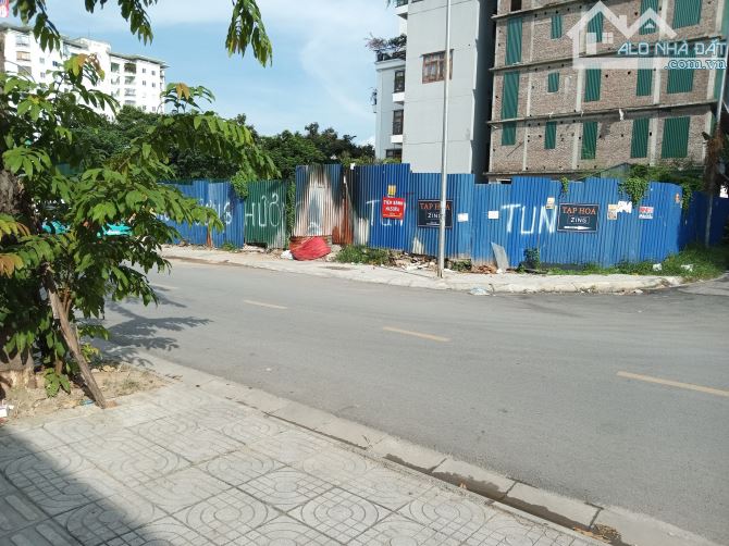 Bán mảnh đất đường Nguyễn Xiển, 646m2 x mặt tiền 52m x đường rộng hơn phố x giá 200 tỷ