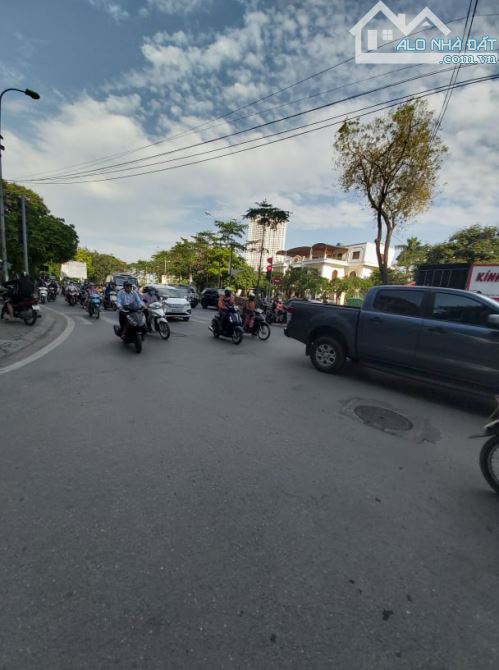 Chủ nhờ bán đất phố Nguyễn Hữu Thọ - Linh Đàm, 515m2 Mặt tiền 26,5m, Giá 169 tỷ