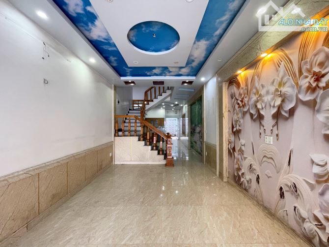 Nhà 4 tầng sân cổng tuyến 3 Ngô Gia Tự - 100m2 - Hướng Nam