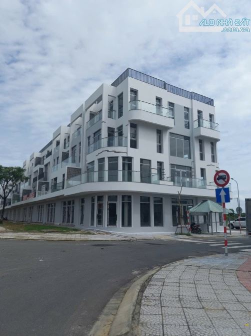 3mt SHOPHOUSE NGUYỄN SINH SẮC -15M NGANG VIP