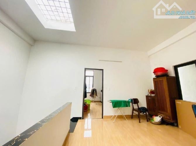 Bán nhà 3 tầng mặt tiền Hải Phòng, 82m², trệt kinh doanh, trên phòng ngủ & gym đẹp, 13.7