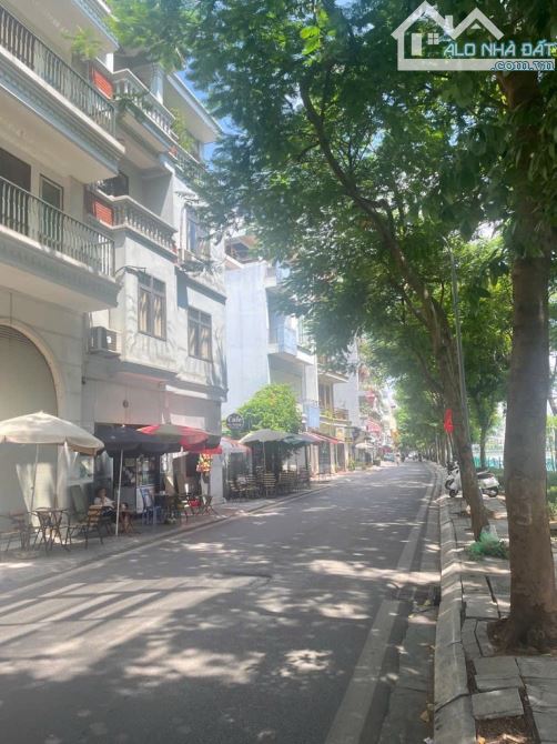 Mặt phố NHẬT CHIÊU - 85m2 3 tầng mặt tiền 6.1m - View Hồ Tây - Kinh doanh đỉnh - 68 tỷ